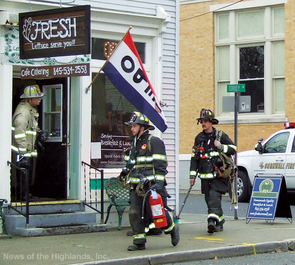 Photo by Jason Kaplan Highland Engine Company responds to Fresh, on Main Street, to investigate smoke in the kitchen and the smell of burning plastic. 
