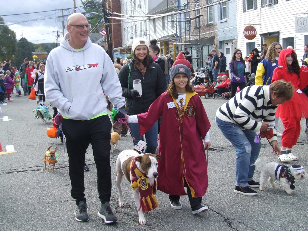 Jaxon the dog led the canine parade. "Be sure you spell his name right," owner Jim Gagliano advised us. "He's very touchy about misspellings."